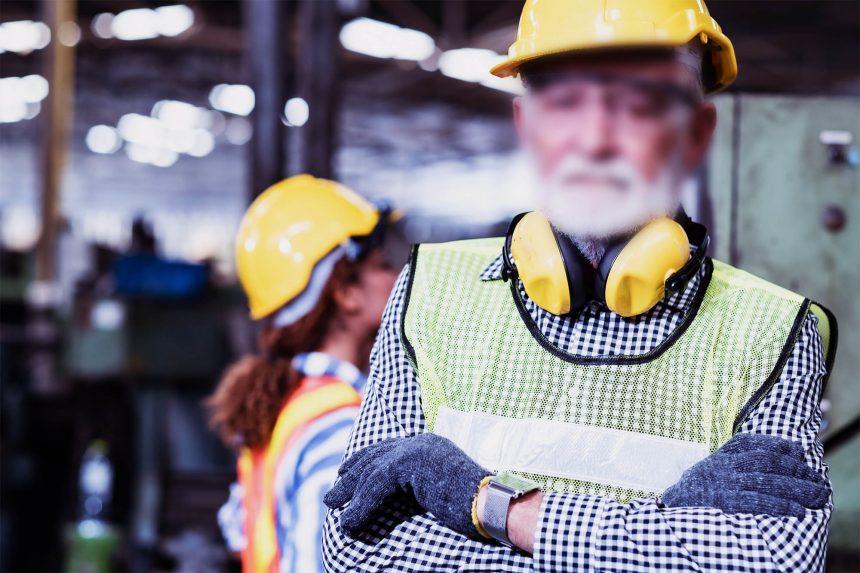 Acuerdo económico beneficia a trabajadores adultos mayores despedidos en pandemia y que cumplían labores en empresa Ariztia